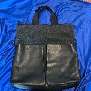 COACH tote bag with zippers. Very good condition.Great for laptop & essentials